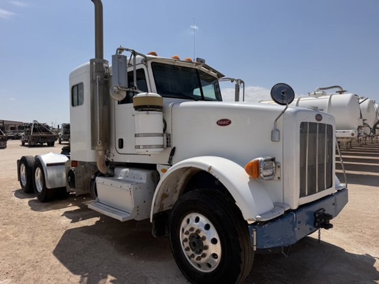 2012-peterbilt-367-image-3