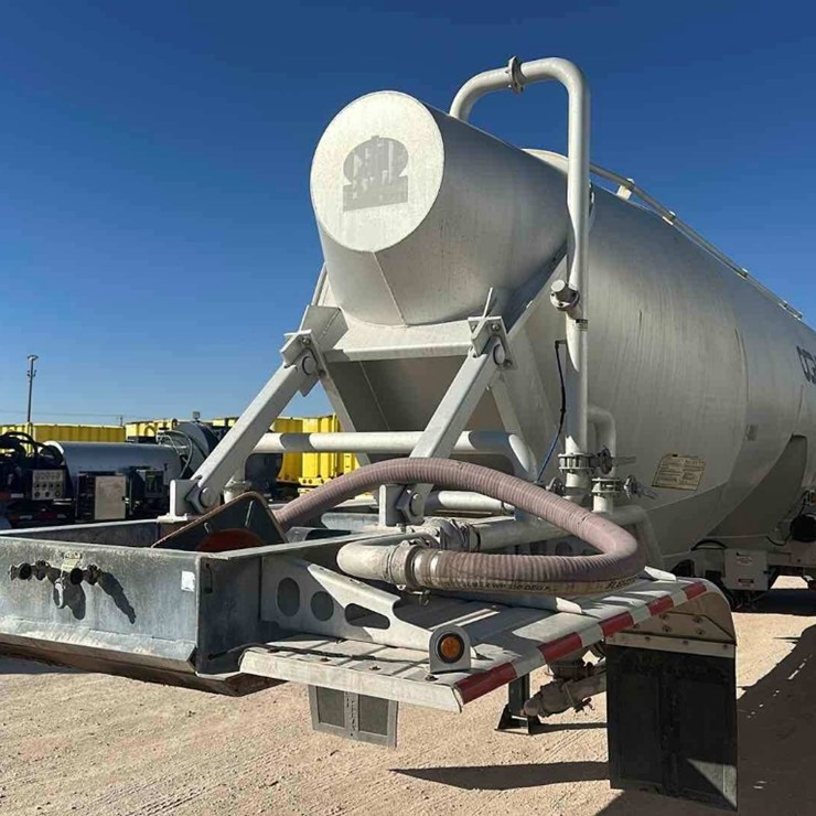 2012 VANTAGE TRAILER PNEUMATIC CEMENT TRANSPORT TRAILER