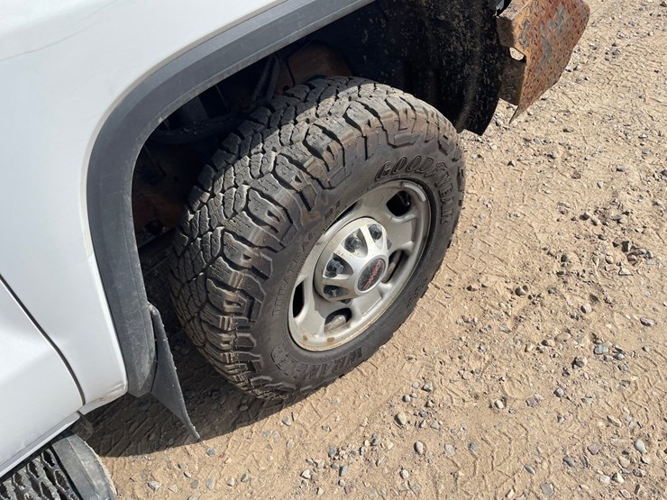 #1472-•-2019-gmc-sierra-pickup-truck-(has-mn-title)-image-12