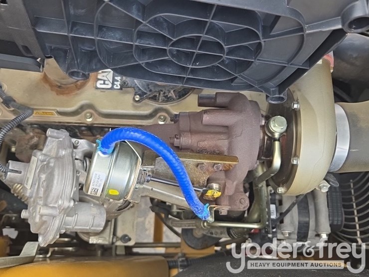 2019-caterpillar-420f2-image-50