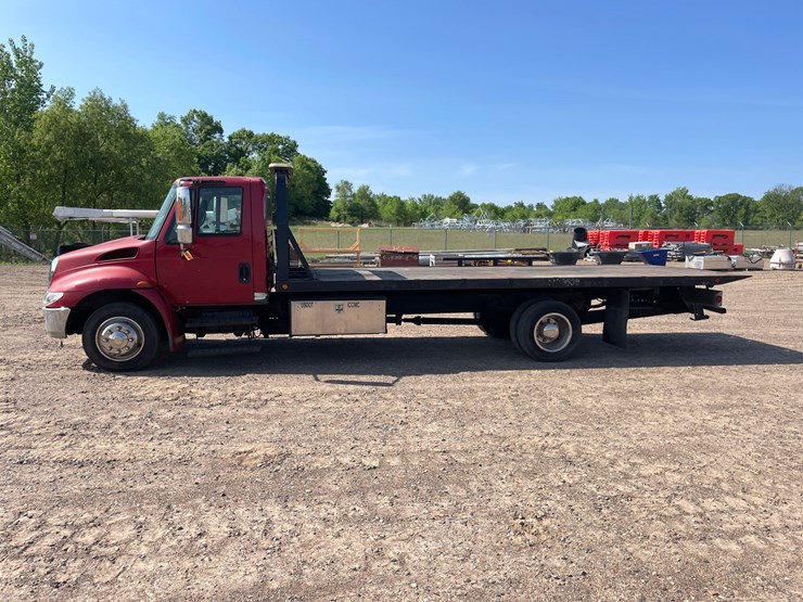 #1486-•-2005-international-flatbed-truck-(has-mn-title)-image-2
