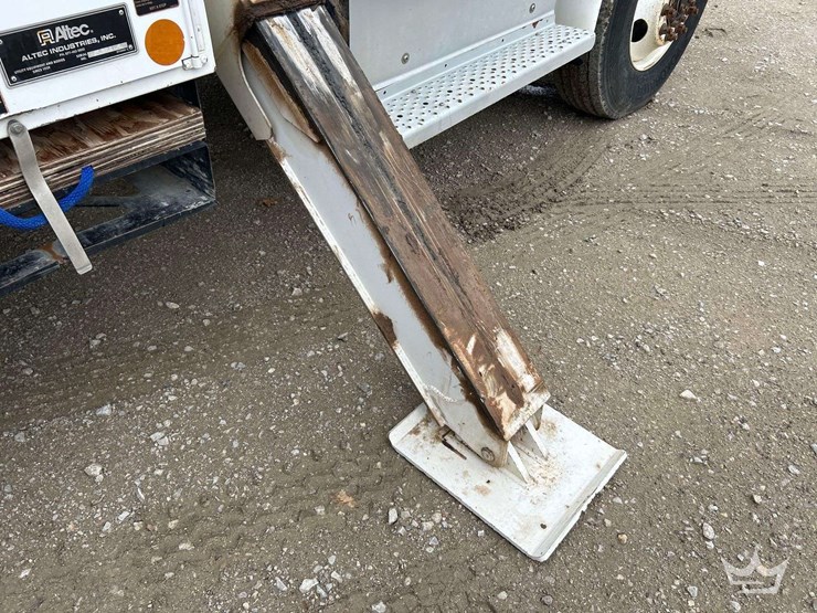 2018-freightliner-m2-106-image-30
