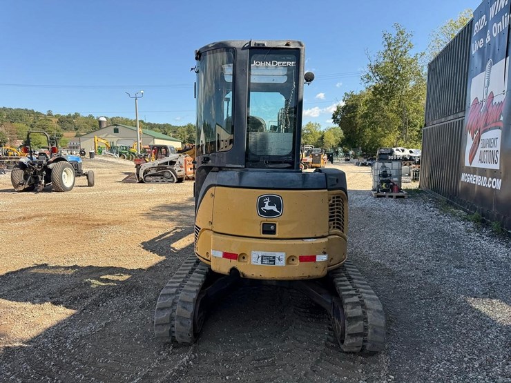 2005-deere-35d-image-3