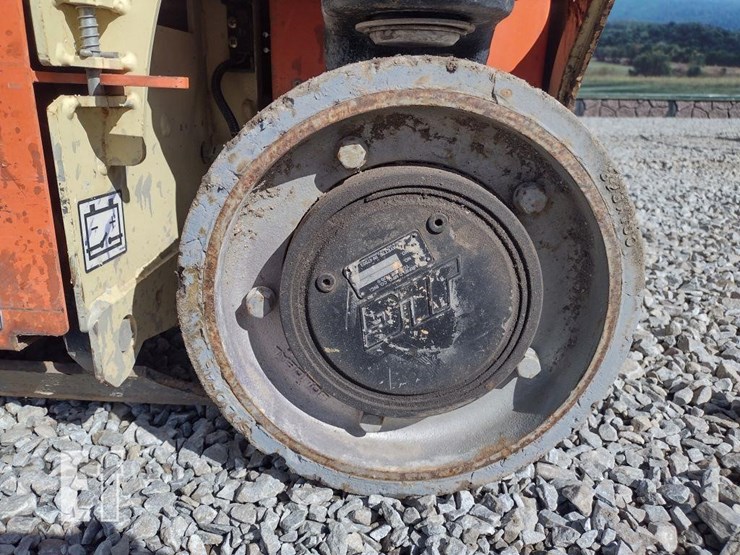 2014-jlg-1230es-image-8