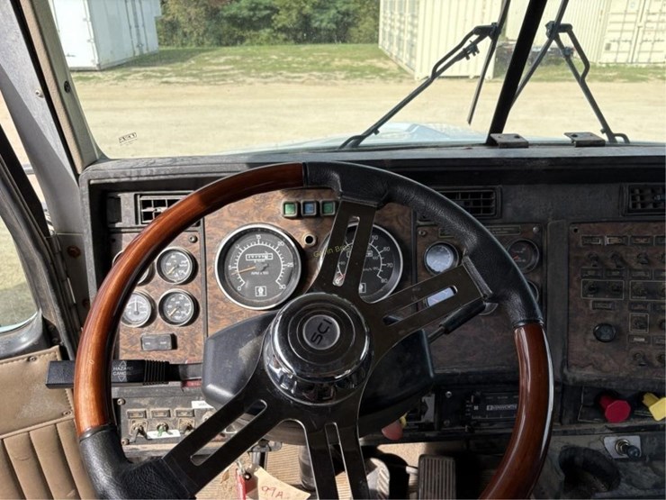 1998-kenworth-t800-image-12