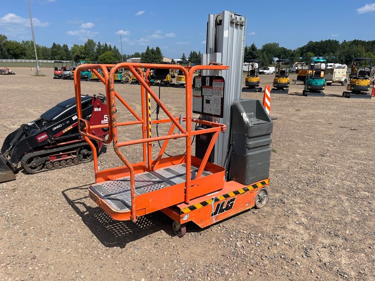 #1001-•-2002-jlg-15vpsp-man-lift-image-1