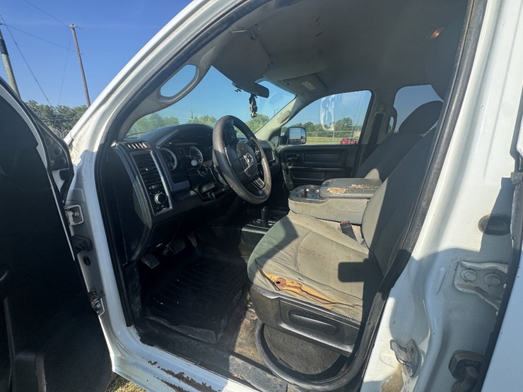 2013-dodge-3500hd-image-9