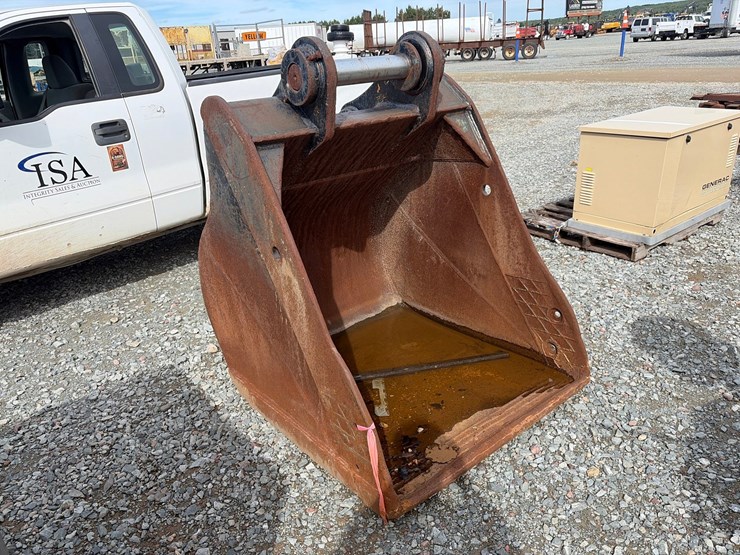 #6718-•-approx.-43"-excavator-bucket-image-4