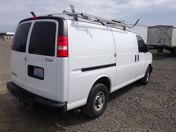 2017-utility-van-image-5