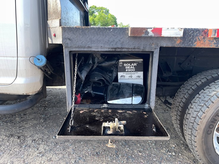 #1485-•-2016-ram-5500-flatbed-truck-(has-mn-salvage-title)-image-18