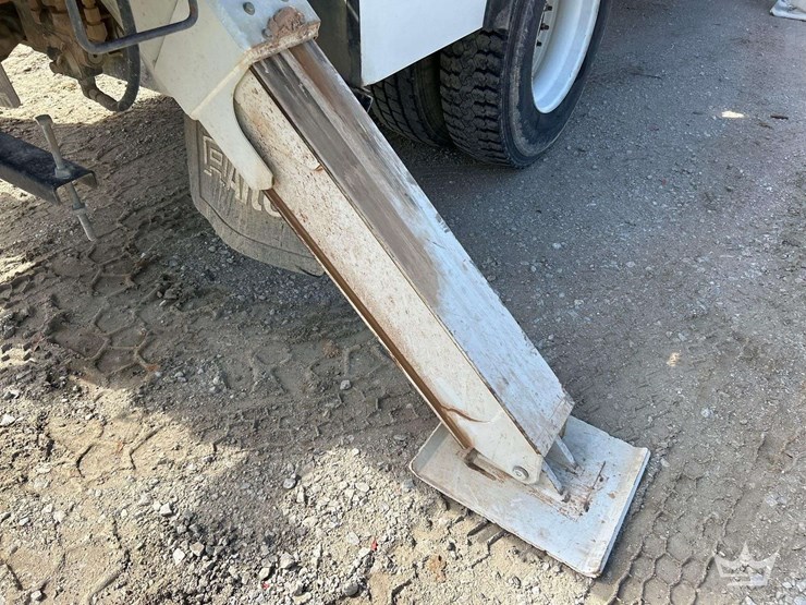 2019-freightliner-m2-106-image-29