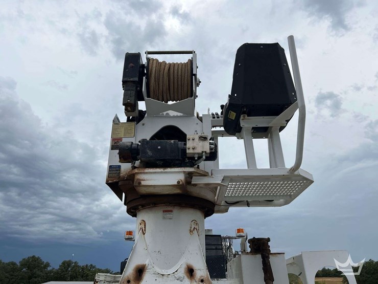 2018-freightliner-m2-106-image-27