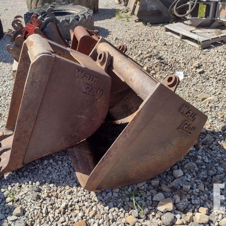 (2) WAINROY BUCKETS 18 & 36 INCH