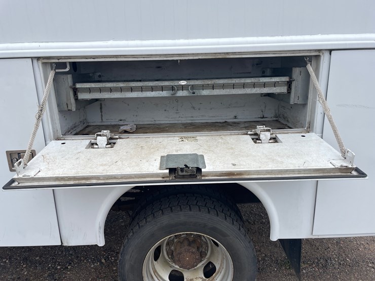 #1469-•-2015-ram-4500-service-truck-(has-mn-title)-image-16