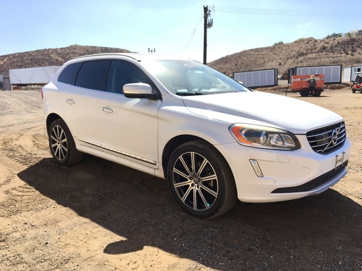 2017-volvo-xc60-image-2