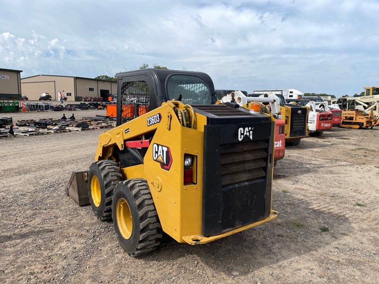2013-caterpillar-236d3-image-5