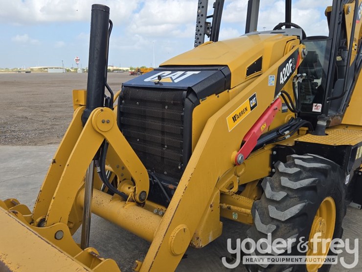 2019-caterpillar-420f2-image-16