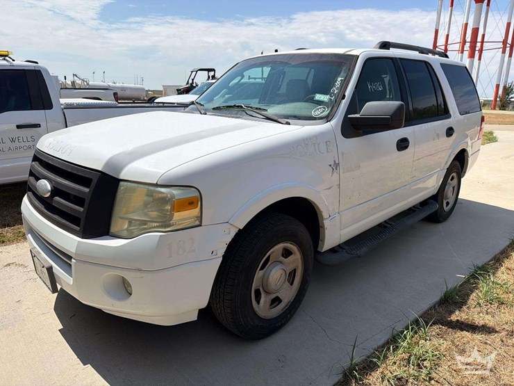 2010-ford-expedition-image-1