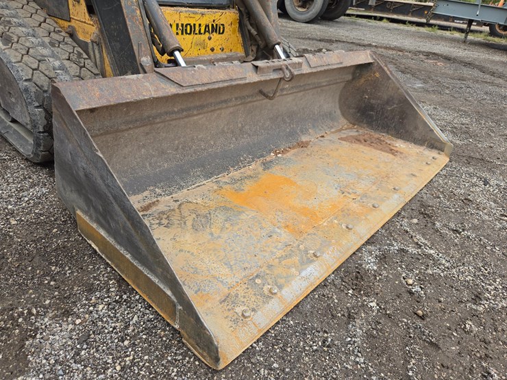 new-holland-c175-image-9