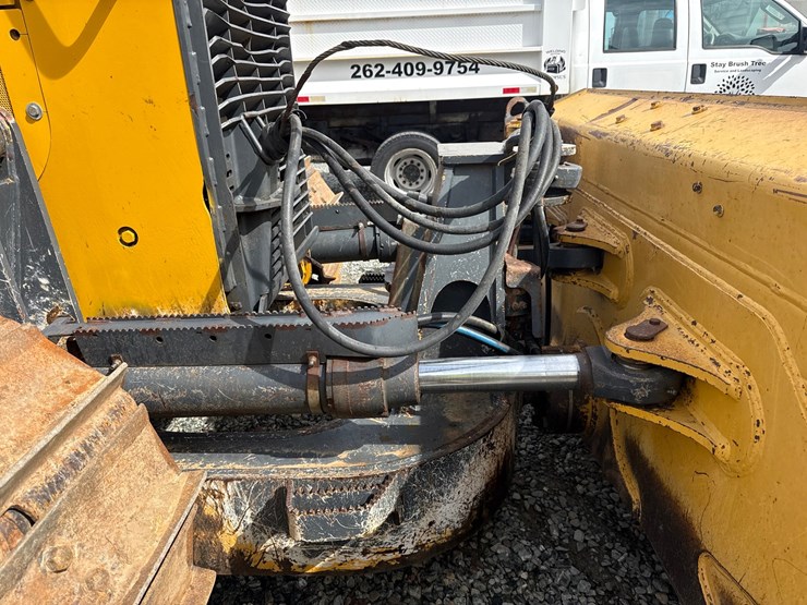 2014-deere-750k-lgp-image-11