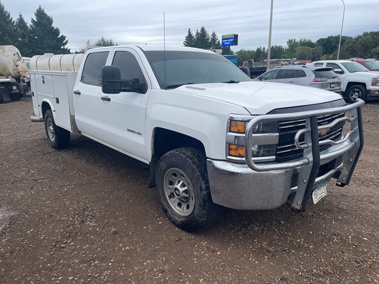 2014-chevrolet-3500-image-6