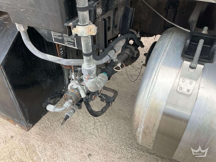 2019-peterbilt-520-image-24