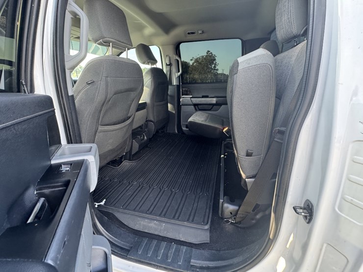 2023-ford-f150-xlt-image-11