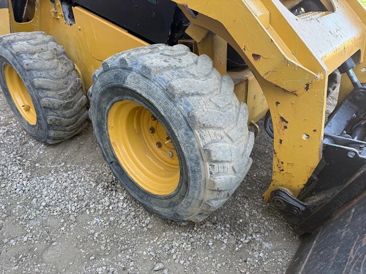 2014-caterpillar-262d-image-12
