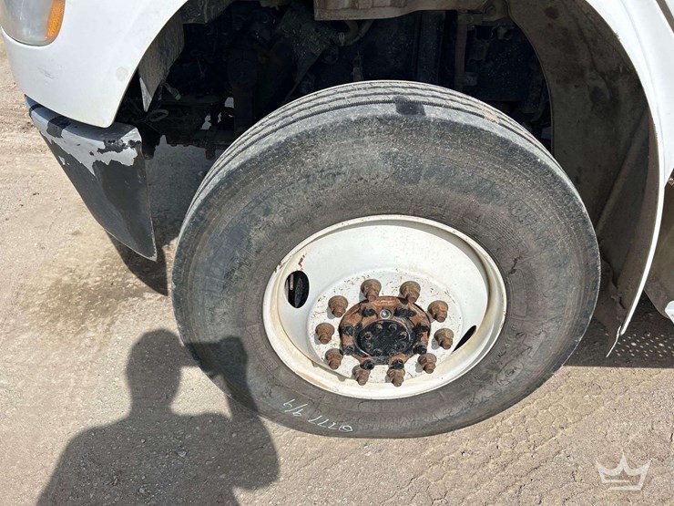 2019-freightliner-m2-106-image-41