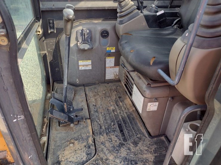2011-case-cx36b-image-10