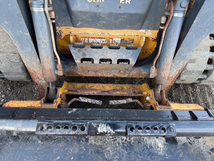 2012-deere-323d-image-10