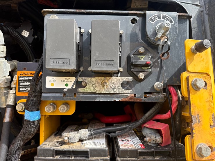 2014-deere-750k-lgp-image-31