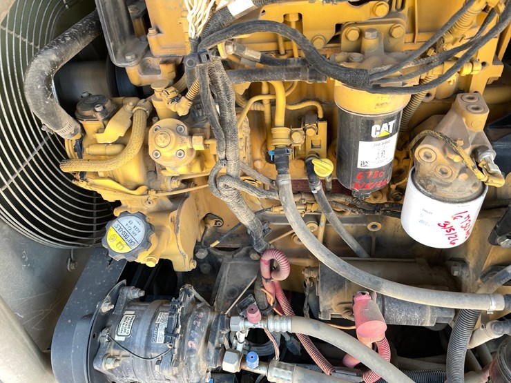 2014-caterpillar-tl642c-image-18