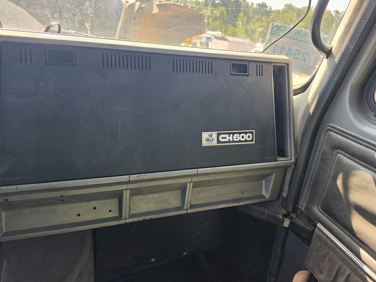 1996-mack-ch600-image-80