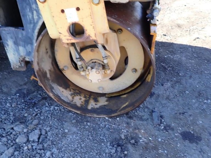 2002-caterpillar-cb-224d-image-10