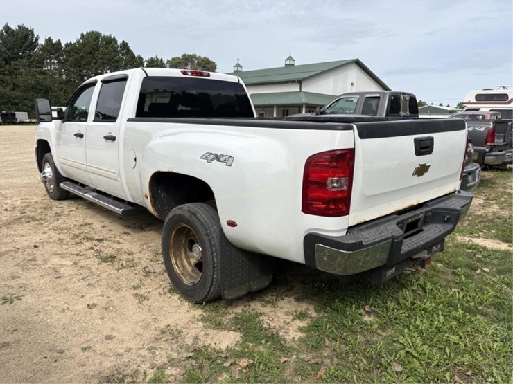 2010-chevrolet-3500-image-4