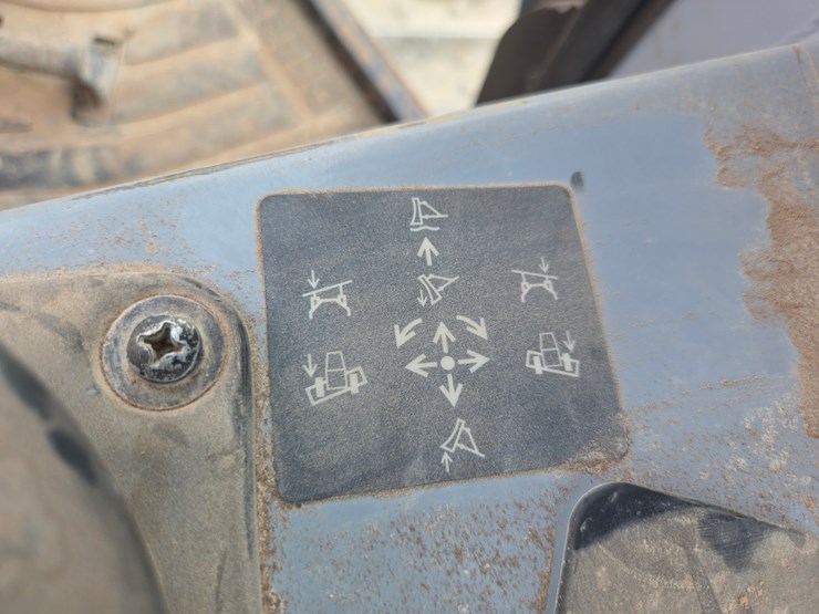 2004-deere-650h-xlt-image-42