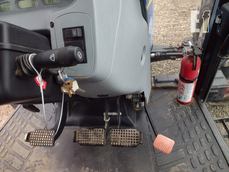 2011-new-holland-t5070-image-8