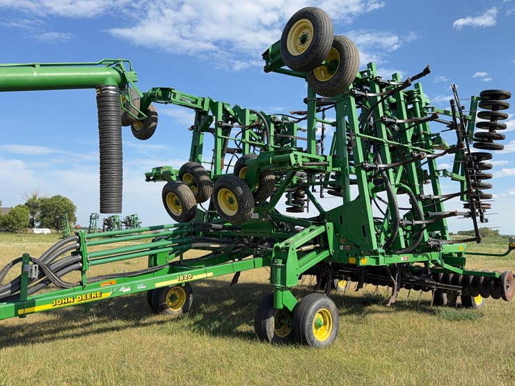 john-deere-1820-image-4
