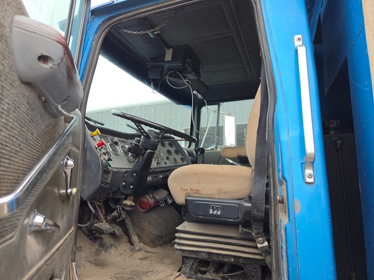 1995-ford-ltl9000-image-57