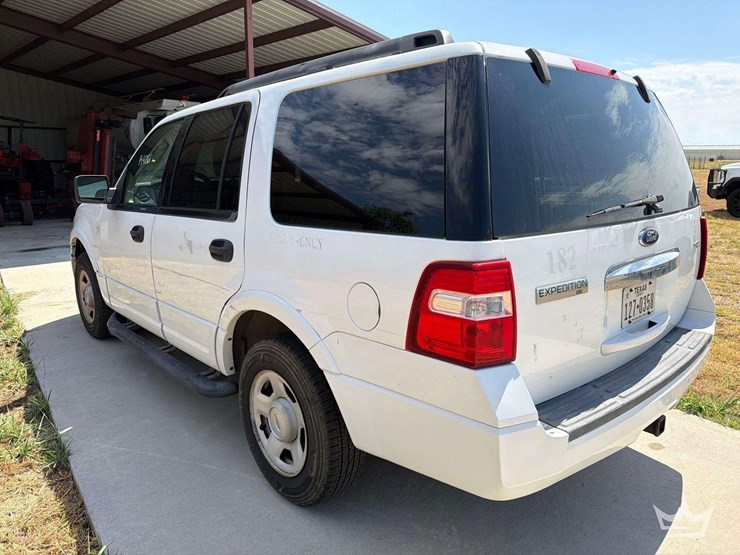 2010-ford-expedition-image-4