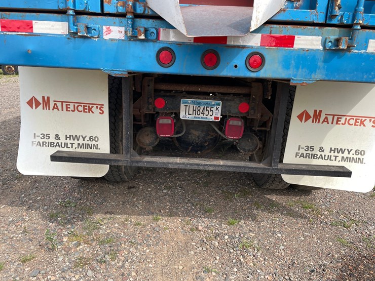 #1451-•-1979-international-f2275-grain-truck-(has-mn-title)-image-15