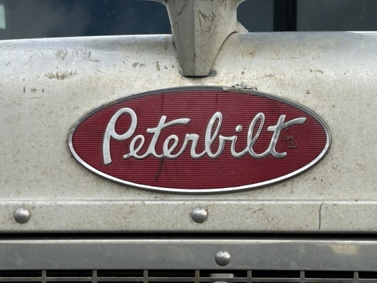 2001-peterbilt-357-image-9