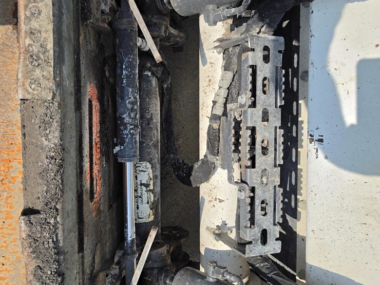2022-bobcat-t770-image-63