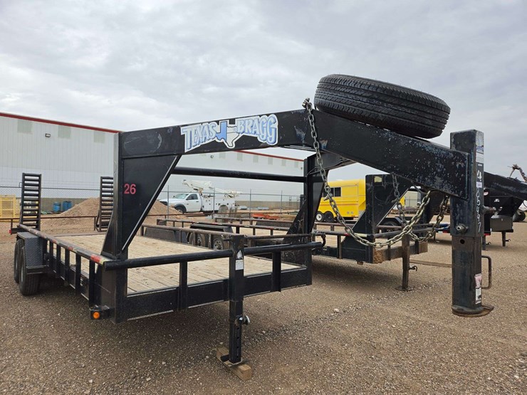 2014-texas-bragg-trailer-image-3