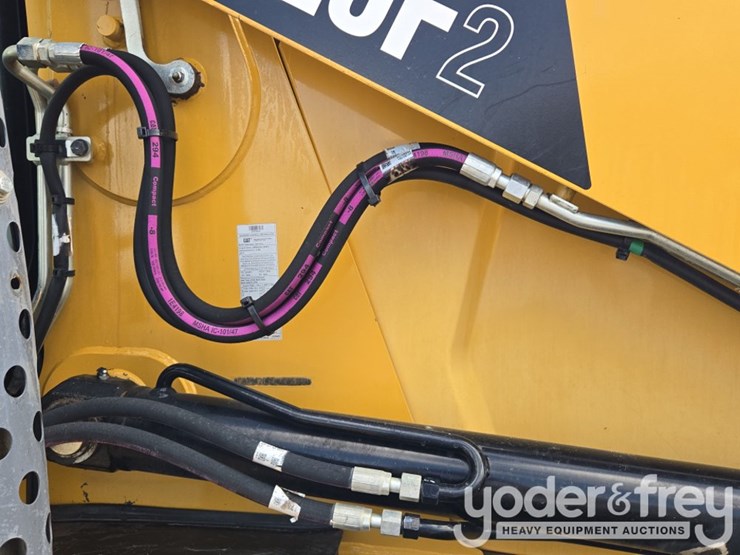 2019-caterpillar-420f2-image-26
