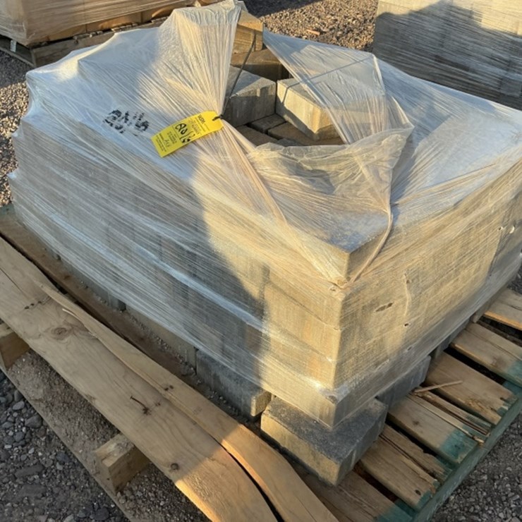 PALLET OF STONE PAVERS