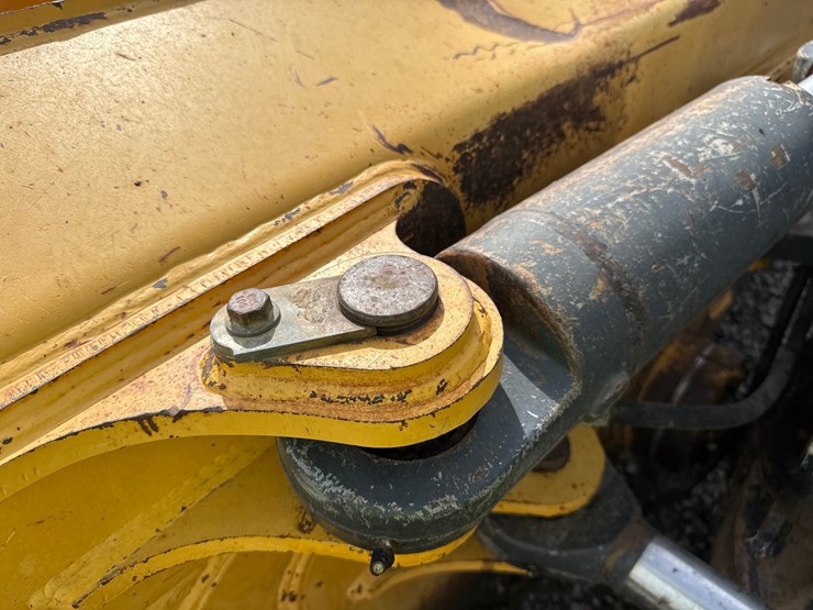 2014-deere-750k-lgp-image-19