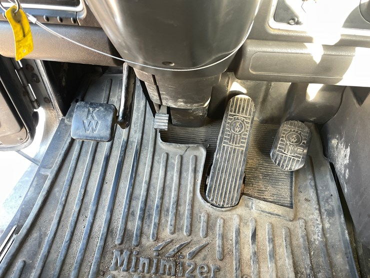 2006-kenworth-t800b-image-46