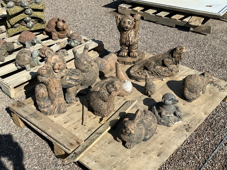 pallet-of-asst-concrete-statues-image-2